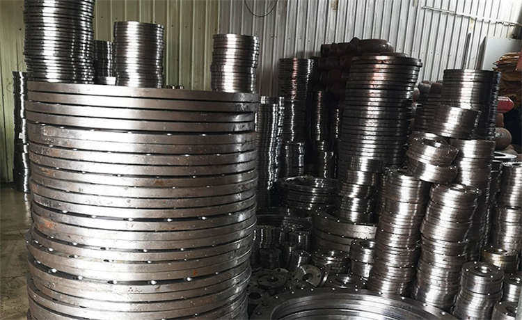 1724螺旋焊管，dn600螺旋管，鋼材場(chǎng)鋼護(hù)筒加工廠家，自來(lái)水防腐螺旋管廠家